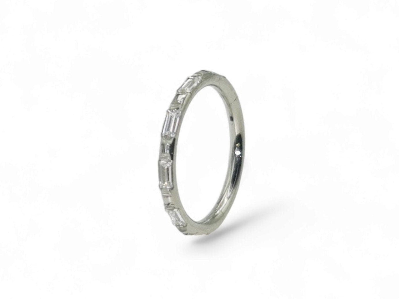 A single titanium baguette jewelled clicker with a hinged section, intended for use with 1.2mm/16g piercings.