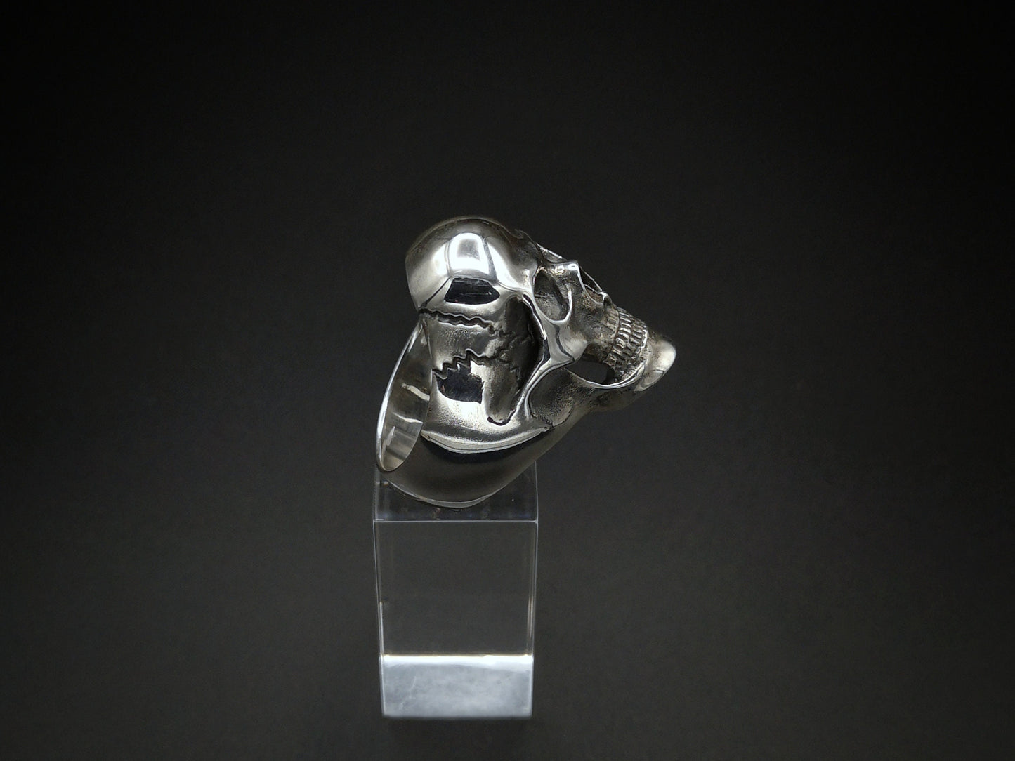 Large sterling silver skull ring