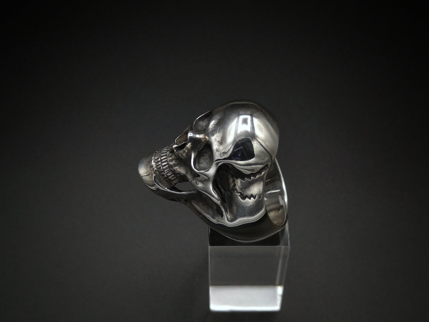 Large sterling silver skull ring