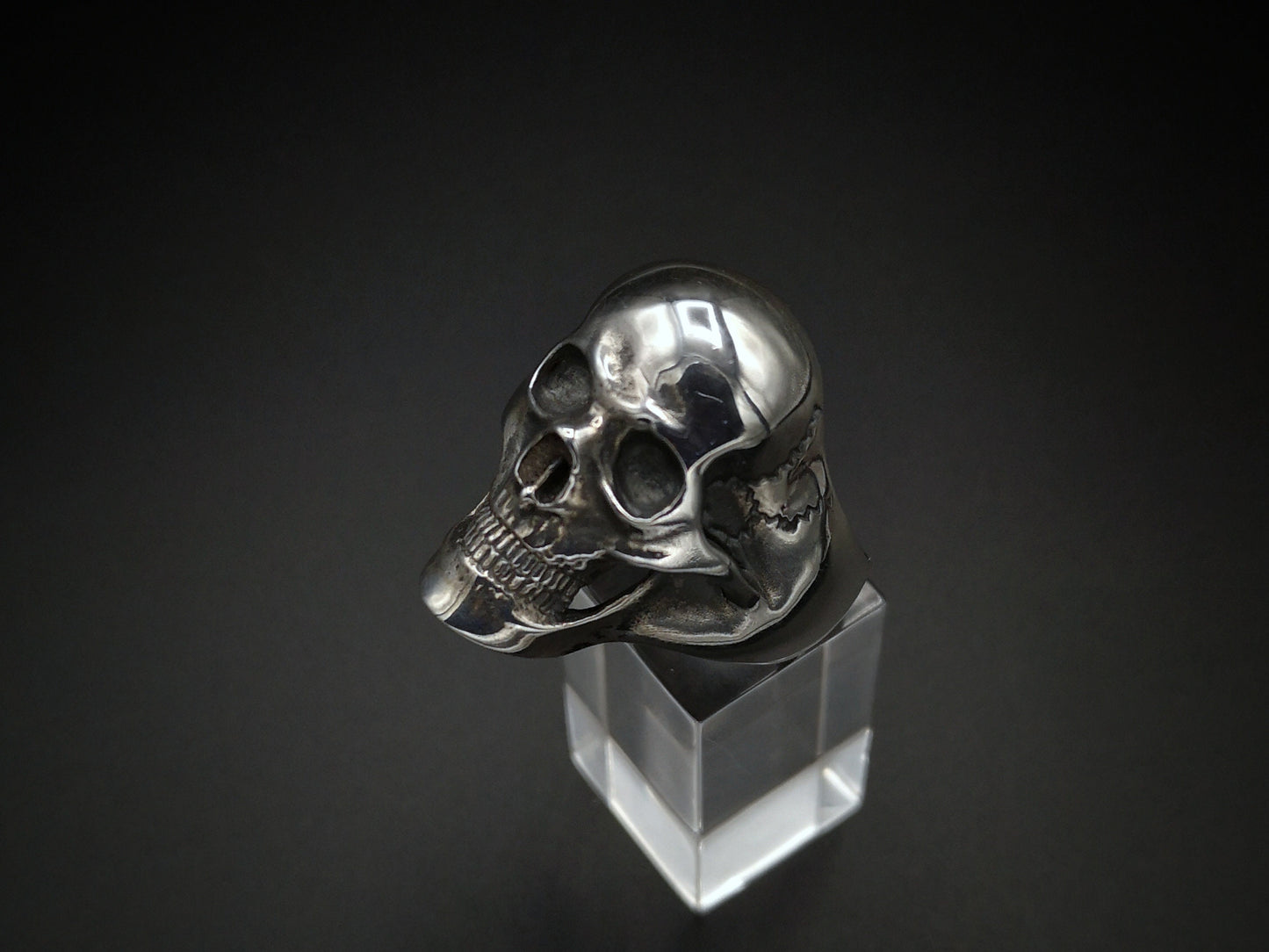 Large sterling silver skull ring