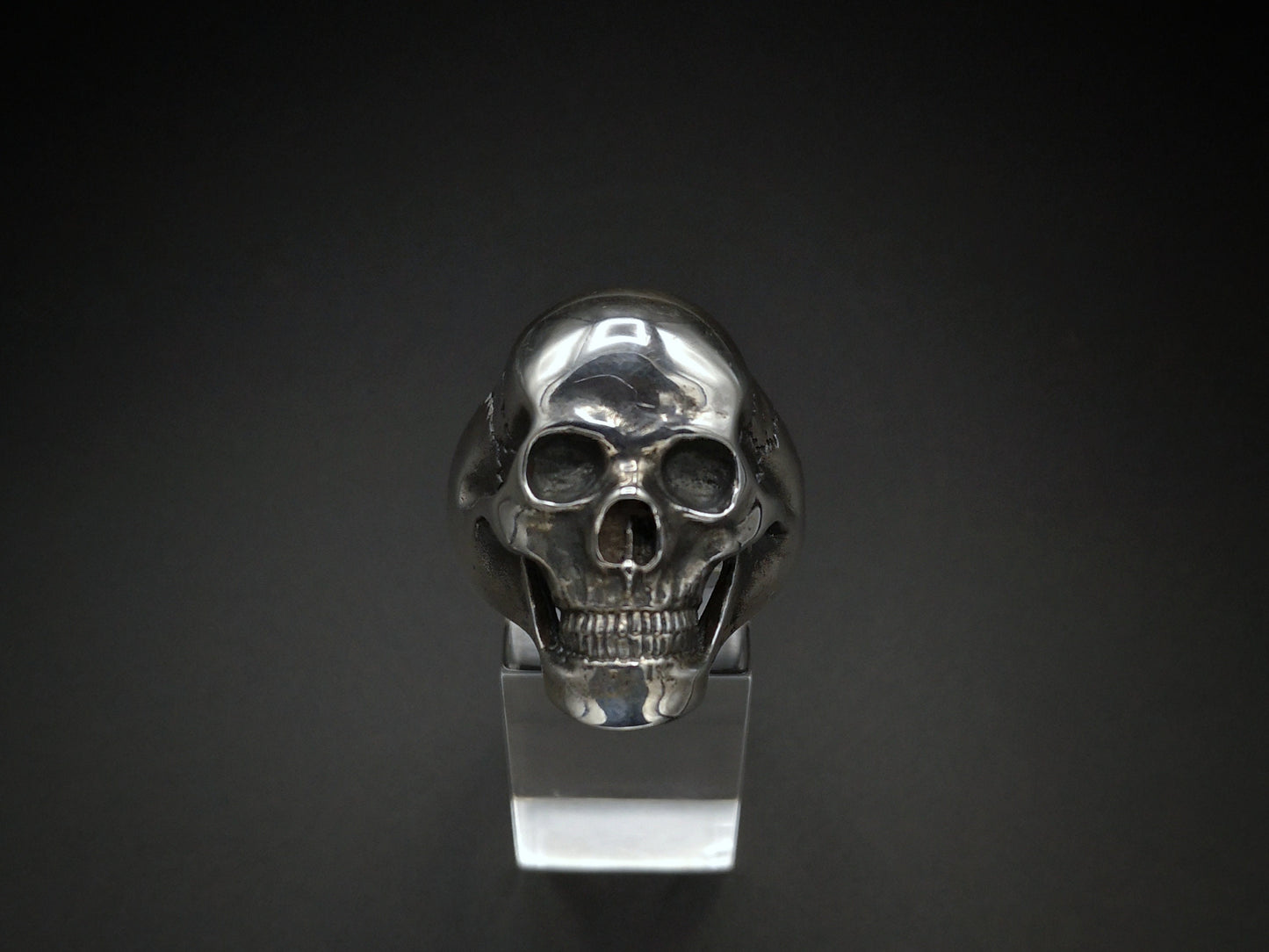 Large sterling silver skull ring