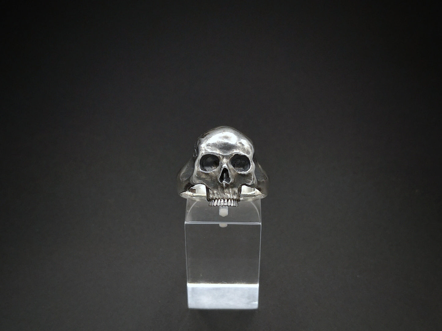 Sterling solid silver skull ring