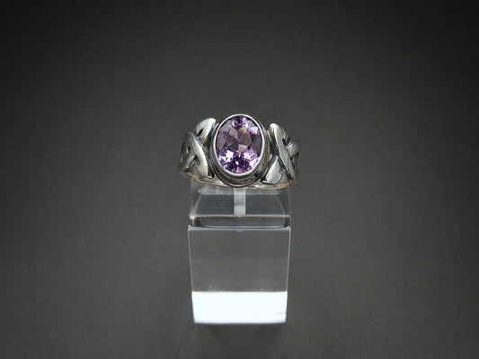 Sterling silver celtic ring set with amethyst