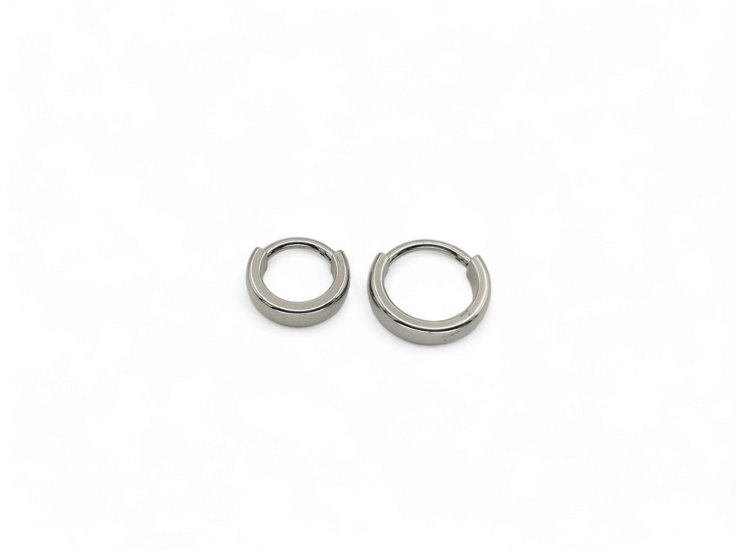 Titanium band clicker ring, 1.2mm/16g, 8mm-10mm diameter