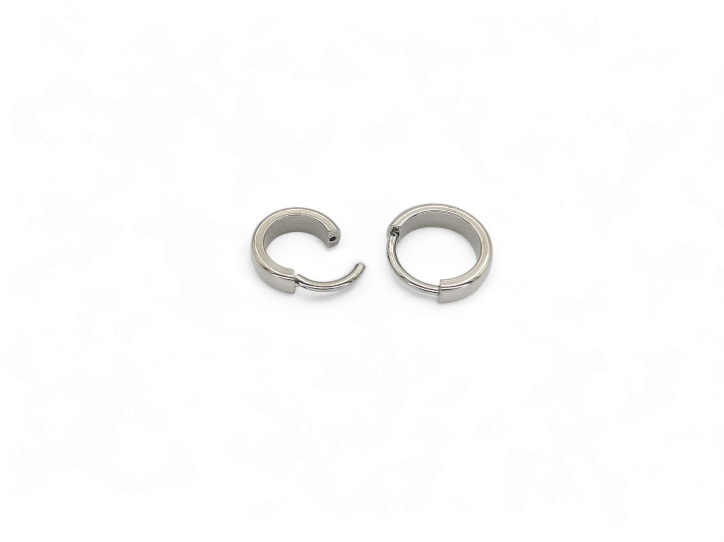 Titanium band clicker ring, 1.2mm/16g, 8mm-10mm diameter